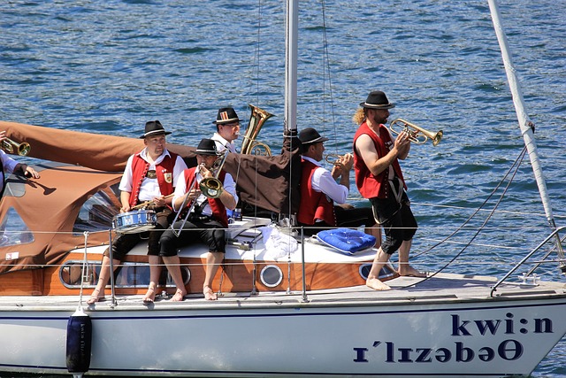 加盟后的首 加盟后的首